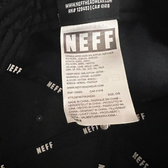 Men’s Neff small case cursive fitted SnapBack. - Picture 5 of 5